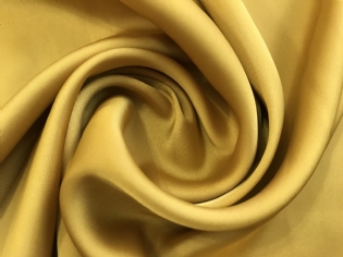 GLOSS TOQUE DE SEDA ACETINADO AMARELO MOSTARDA