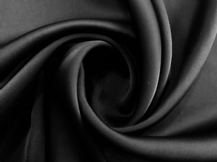 GLOSS TOQUE DE SEDA ACETINADO PRETO