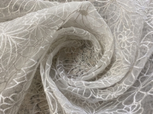 ORGANZA BORDADA OFF WHITE