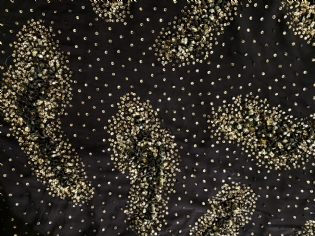 GEORGETTE DE SEDA PURA BORDADO PEDRARIA DOURADO & PRETO (1,20 MT LARGURA)