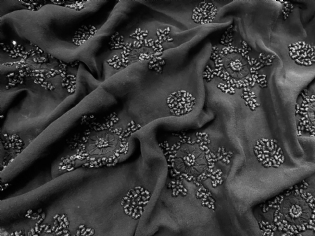 GEORGETTE DE SEDA PURA BORDADO PEDRARIA PRETO (1,20 MT LARGURA)