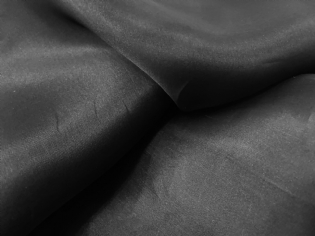 ORGANZA DE SEDA PURA PRETA