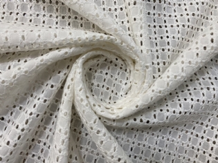 LAISE BORDADA DE ALGODÃO QUADRICULADA BRANCA