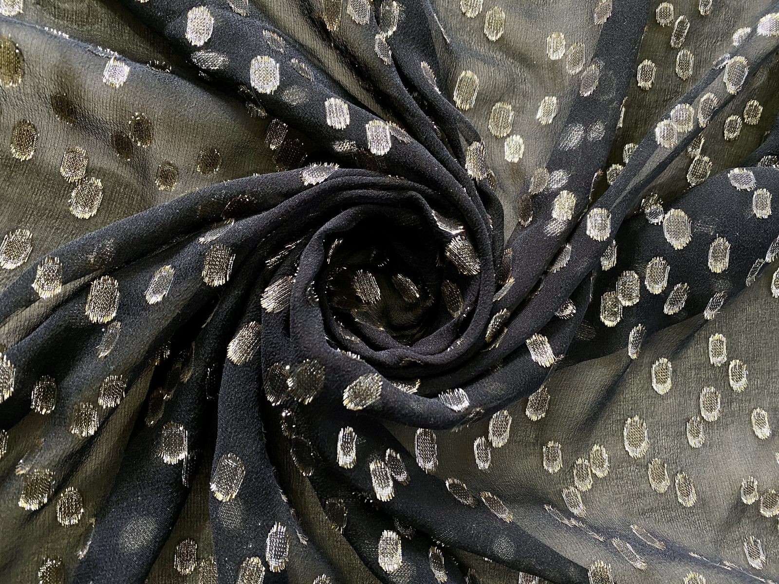 GEORGETTE DE SEDA PURA TRABALHADO PRETO & DOURADO