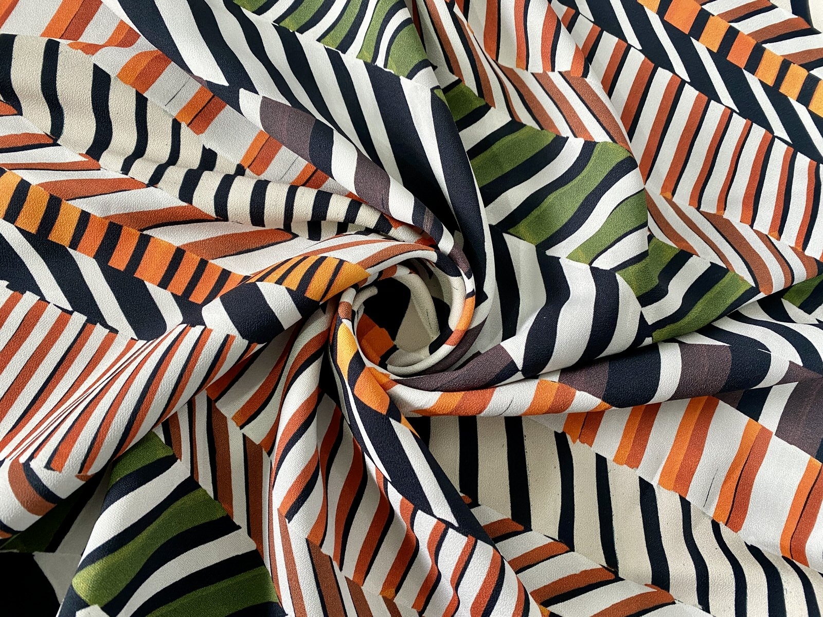 CREPE PATOU ESTAMPADO GEOMÉTRICO