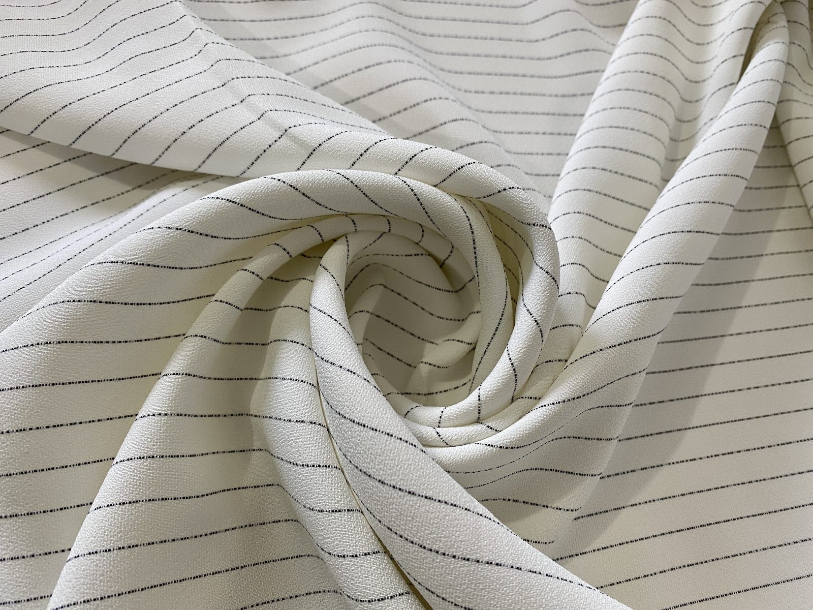 CREPE PATOU DUPLA FACE ESTAMPADO ALFAIATARIA LISTADO OFF WHITE & PRETO