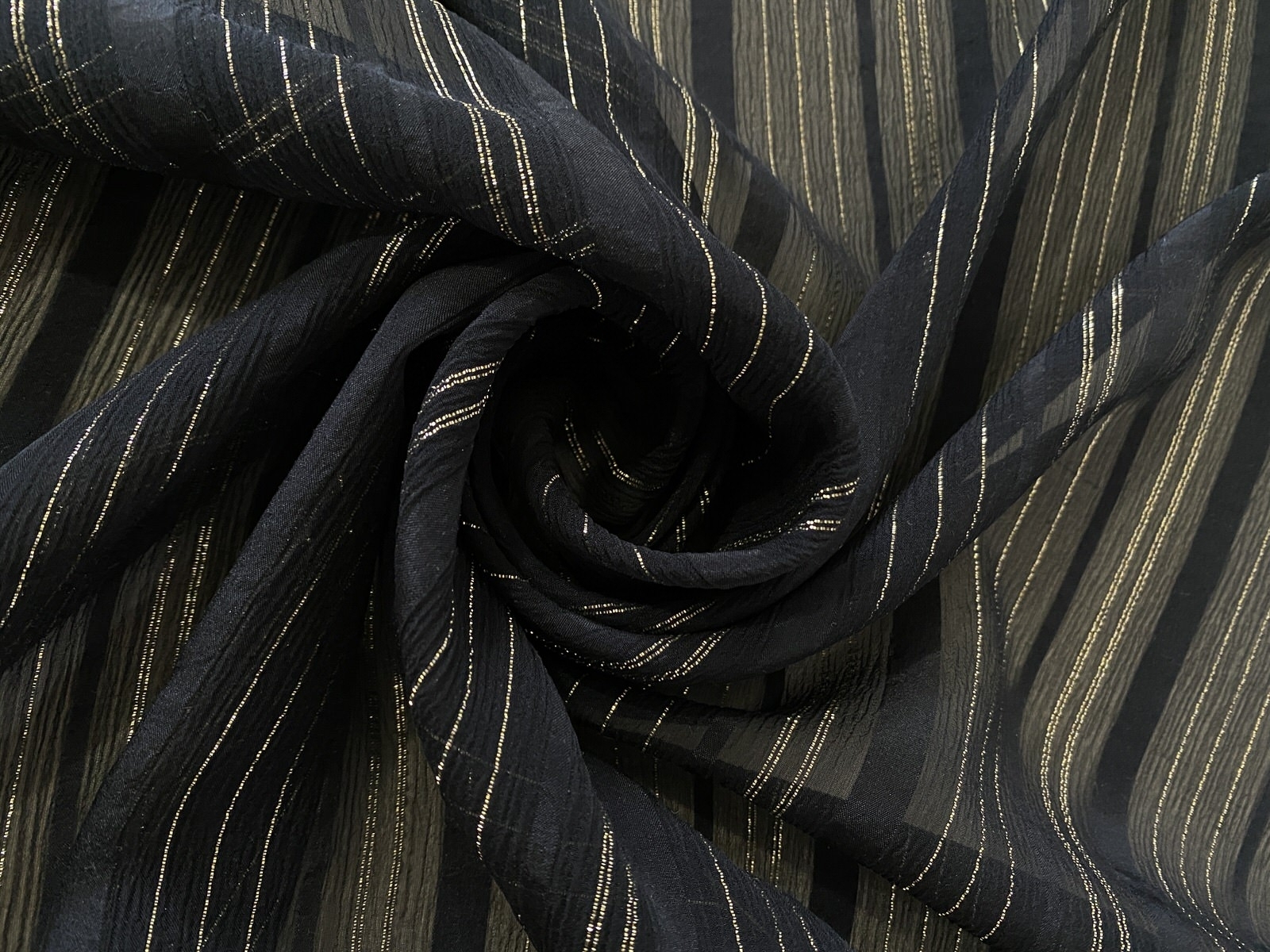 CHIFFON DEVORÊ DE SEDA PURA TRABALHADO LISTADO PRETO & DOURADO