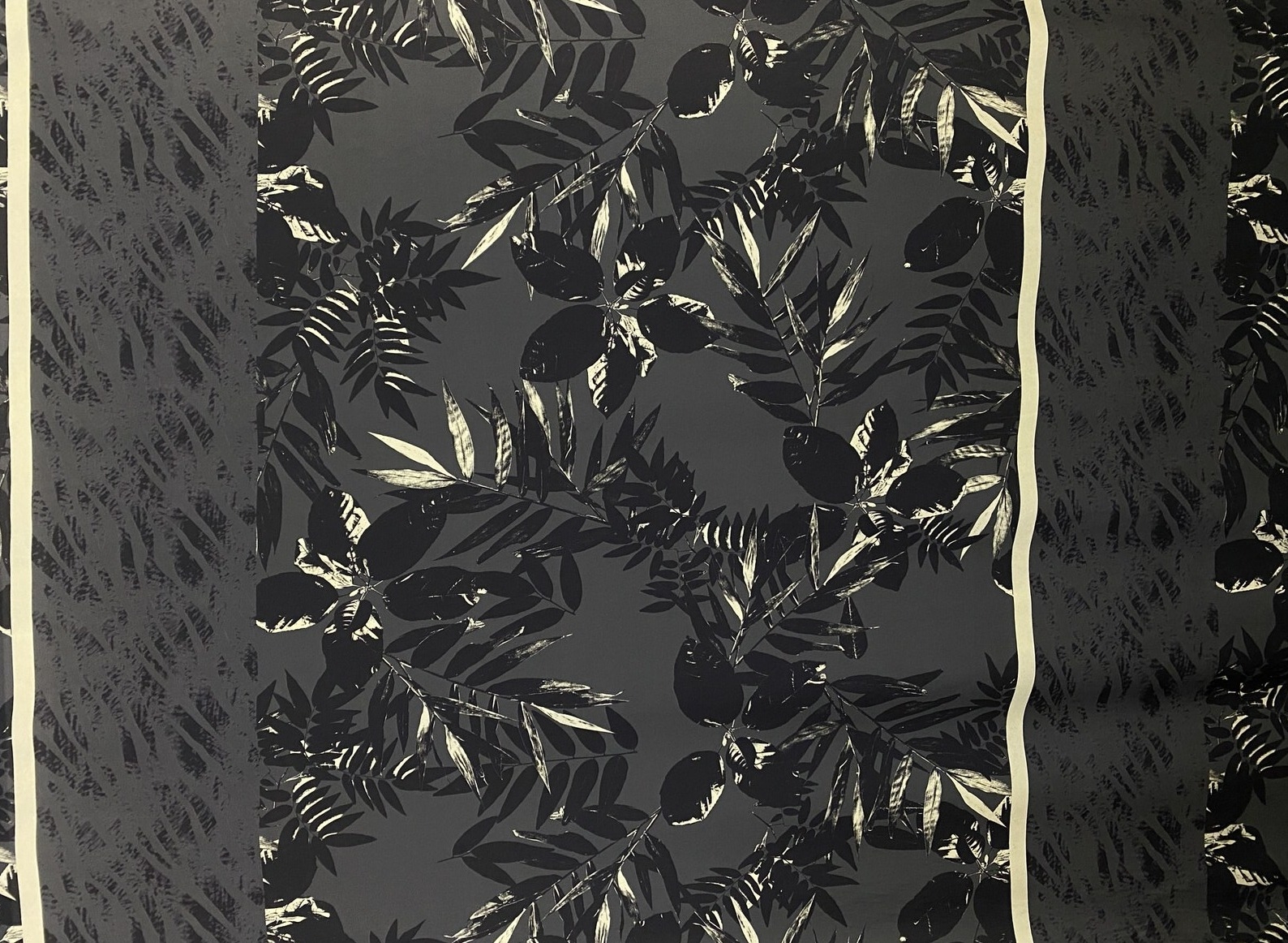 CREPE DE CHINE DE SEDA PURA ESTAMPADO QUADROS FOLHAGEM I