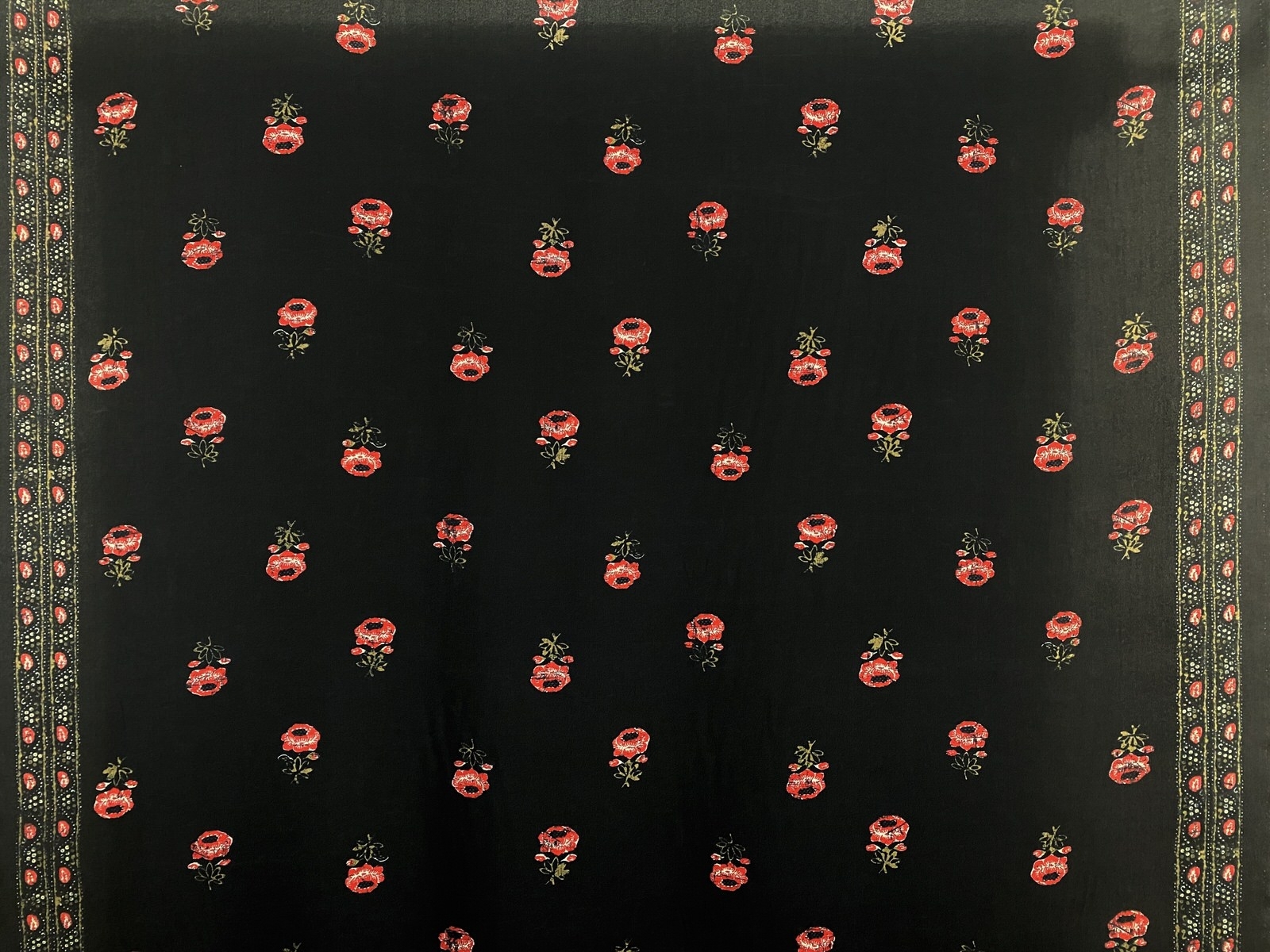 CREPE DE CHINE DE SEDA PURA ESTAMPADO BARRADO ROSAS